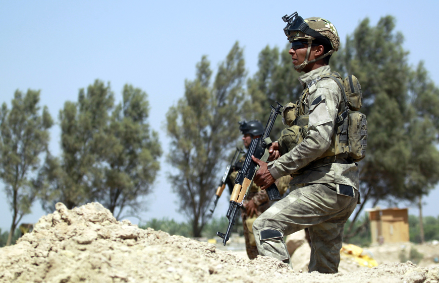 Iraqi government forces maintain position in the Jurf Al Sakher area, some 50 kilometres south of Baghdad, to protect the area from further Daesh group advancement, on Sunday (AFP photo)